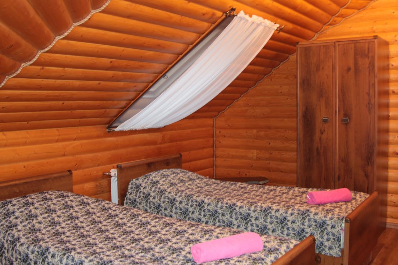 Hôtel Karalinski Falvarok Tyzengauza à Korolino  Extérieur photo
